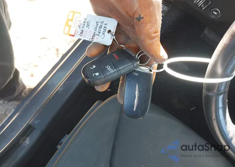 2019 Chrysler 300 Touring из США, поврежденный, VIN 2C3CCAAG4KH746122